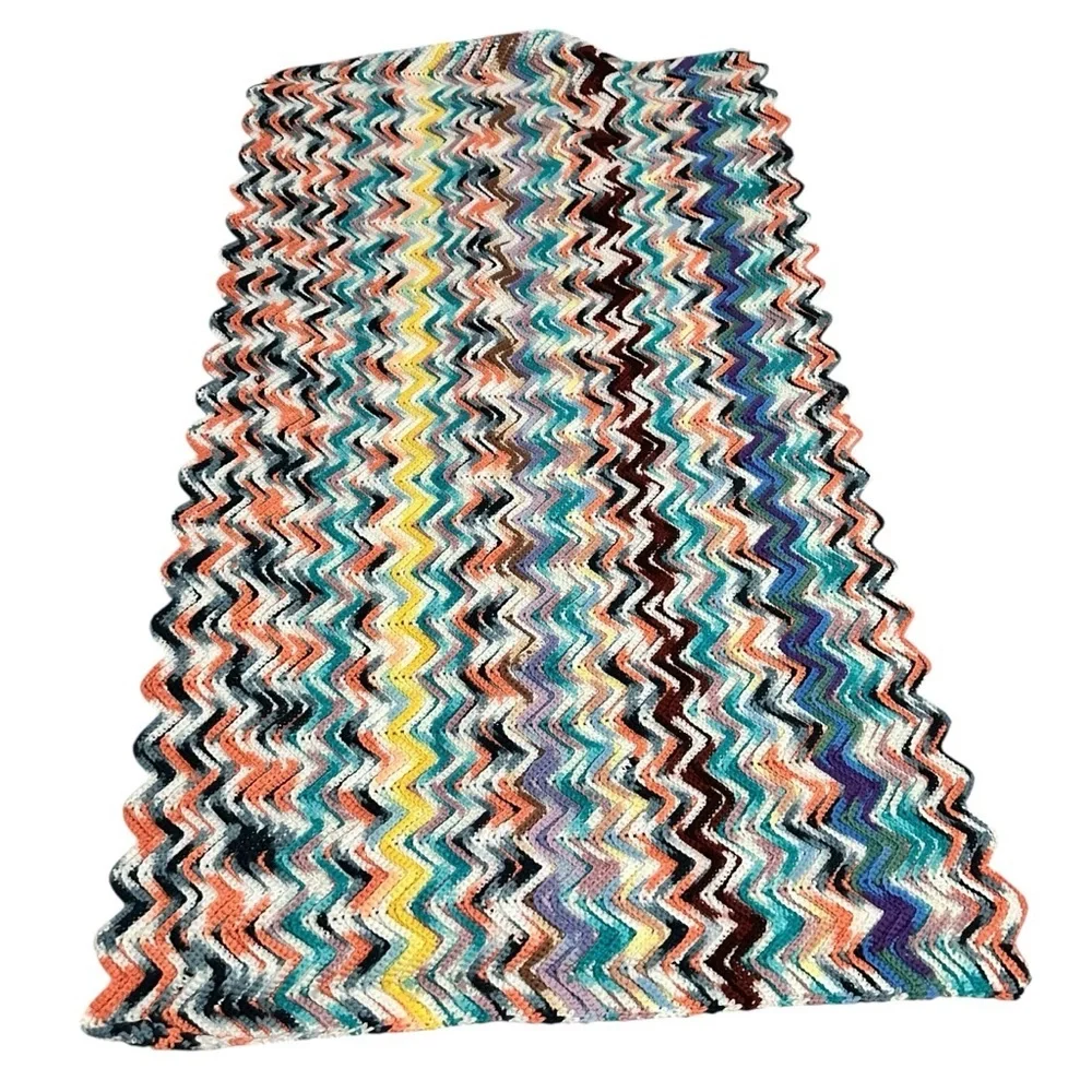 Multicolor Zigzag Pattern Throw Blanket